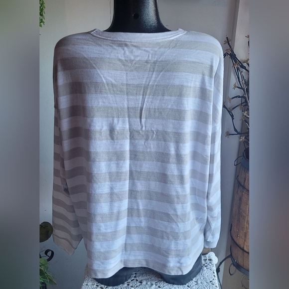 Old Navy Grey and White Striped Sweatshirt XL - Picture 6 of 7
